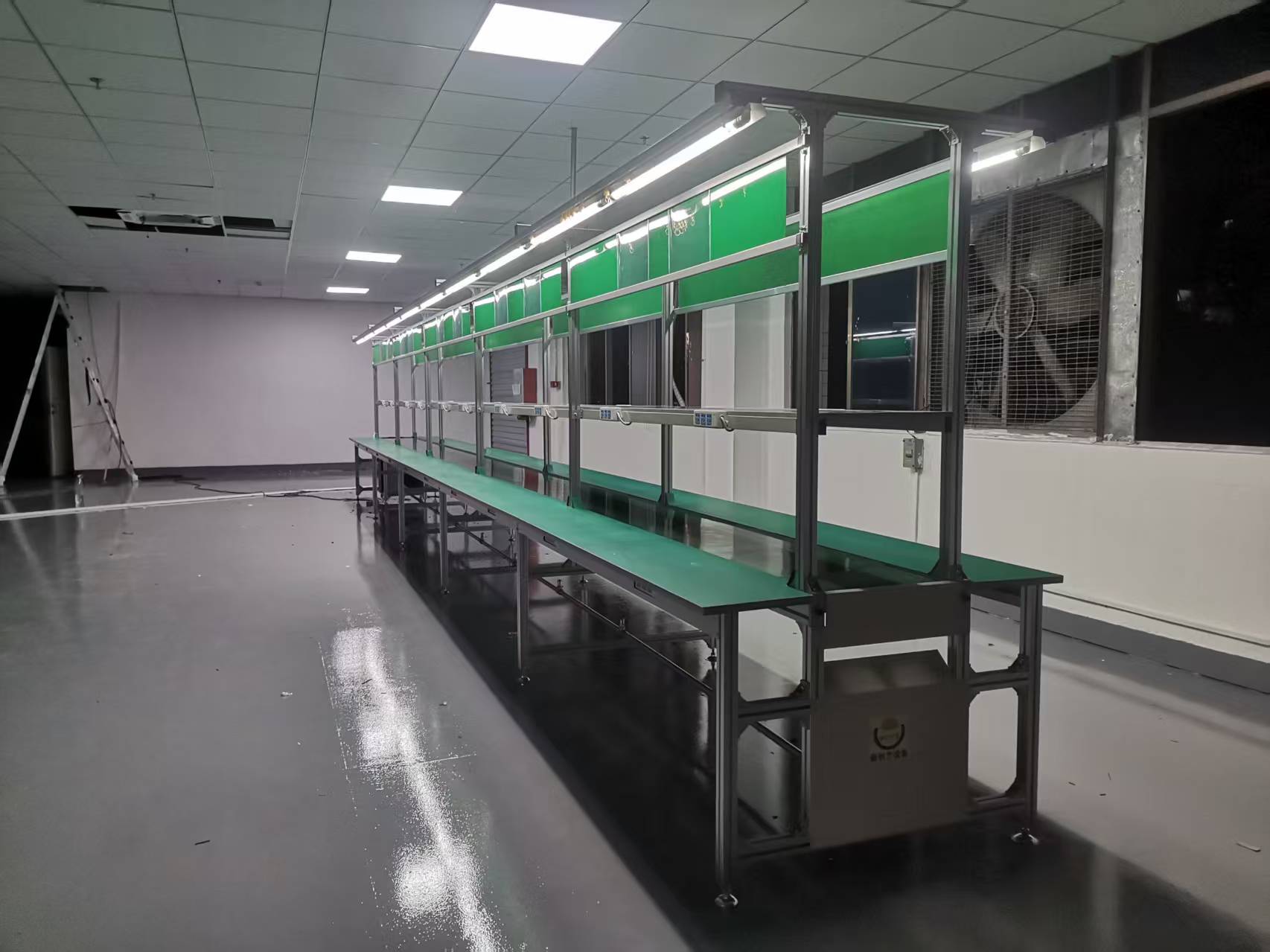 铝直型PVC流水线已安装完毕！